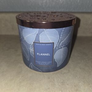 Bath & Body Works Flannel Scented Candle 14.5 oz Full Size